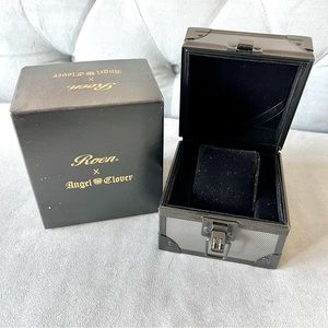 ROEN Watch Box with Outer Box
5.25x4.75x3.75”